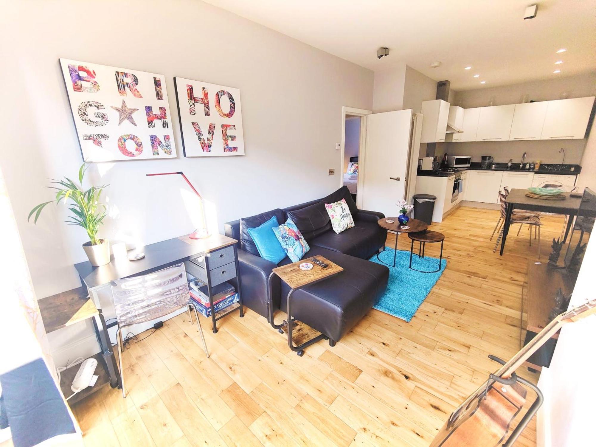 Modern Central Brighton Patio Flat - Free Parking! Exterior photo