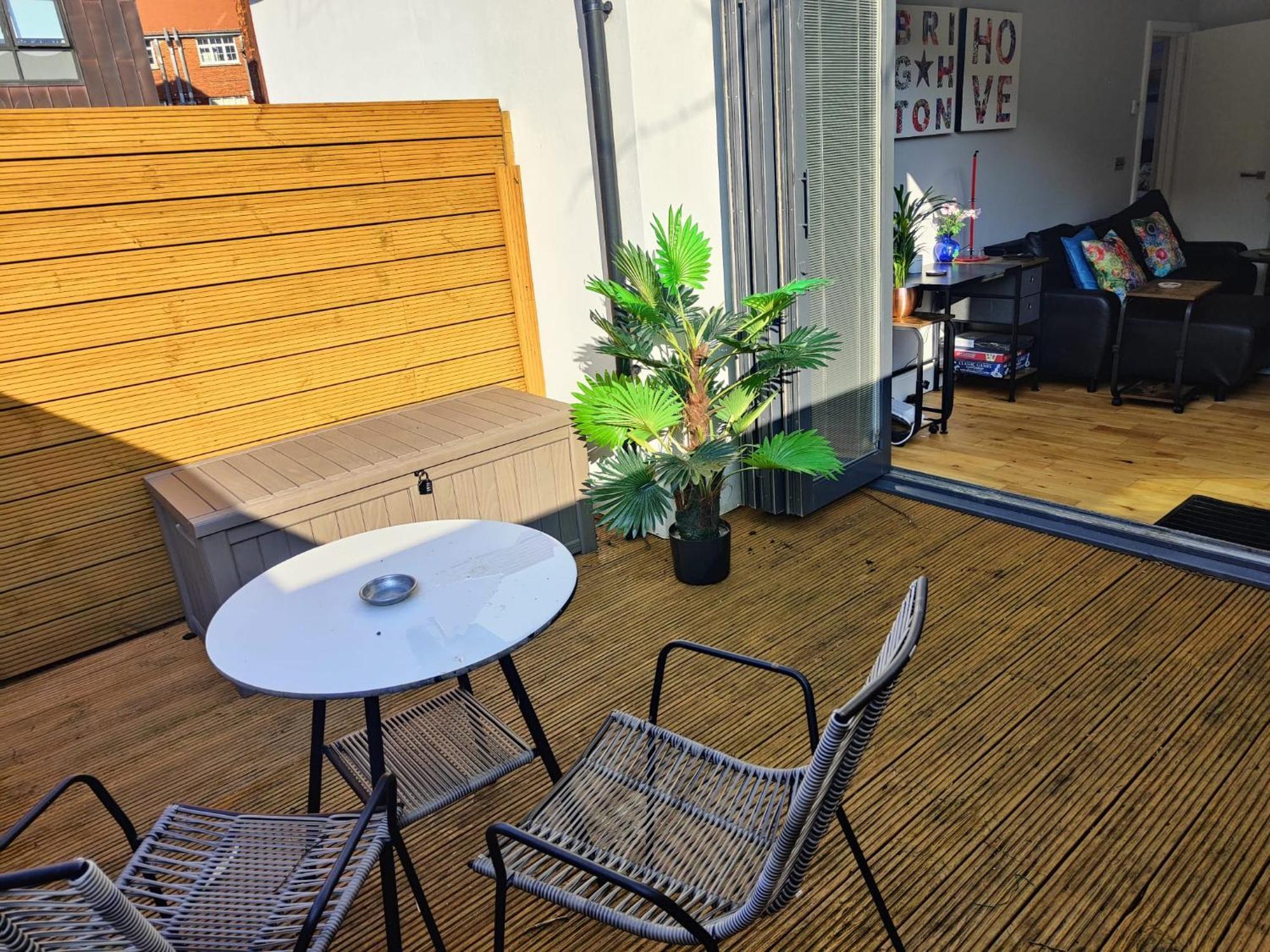 Modern Central Brighton Patio Flat - Free Parking! Exterior photo